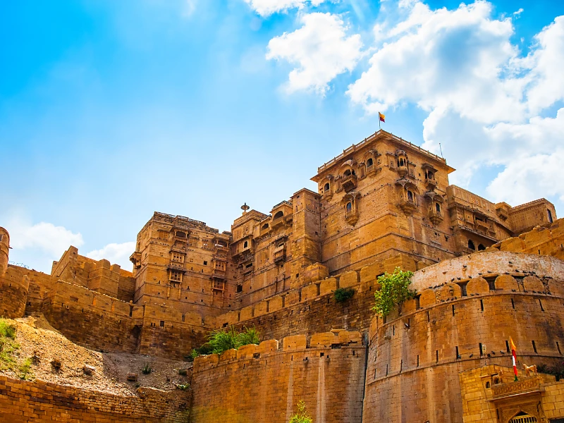 The route of the nomads and the sacred Ganges
